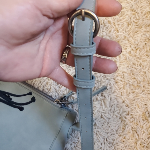 Universal Thread Triple Compartment Crossbody Bag - Picture 7 of 9